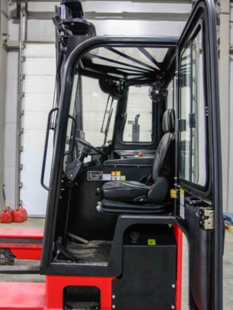 Цельнометаллическая кабина с отопителем